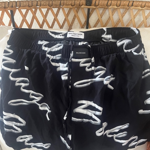 Balenciaga Black/White Script Set - Picture 3 of 16